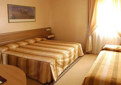 یونیورسیتی