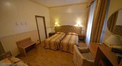 یونیورسیتی