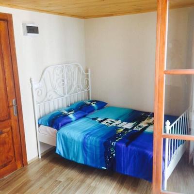 چیرز میدتاون هاستل