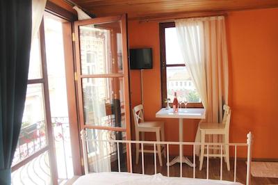 چیرز میدتاون هاستل