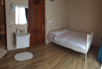 چیرز میدتاون هاستل