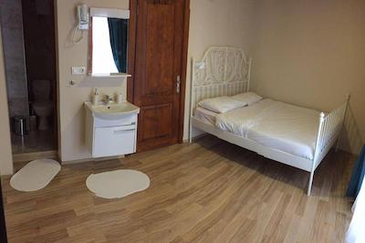 چیرز میدتاون هاستل