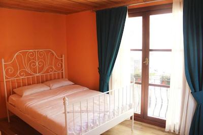 چیرز میدتاون هاستل