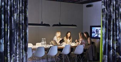 دمیرورن استقلال پالاس