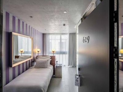 دمیرورن استقلال پالاس