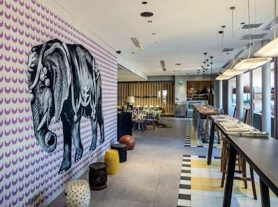 دمیرورن استقلال پالاس