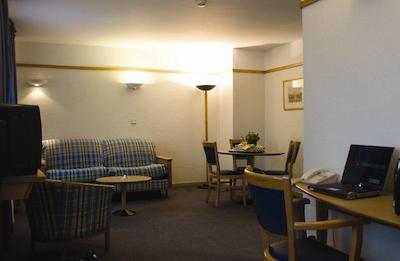 وی ‌آی ‌پی اکزکیوتیو ادن اپارت هتل