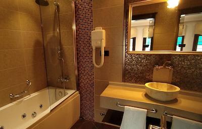 مانگانا کناک هتل