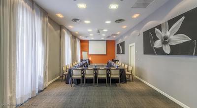 پتیت پالاس امبسی سرانو