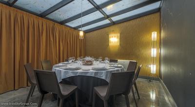 پتیت پالاس امبسی سرانو