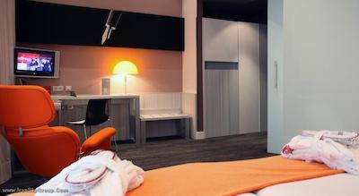 پتیت پالاس امبسی سرانو