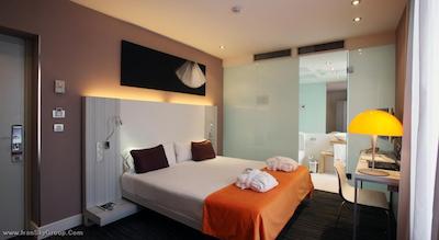 پتیت پالاس امبسی سرانو