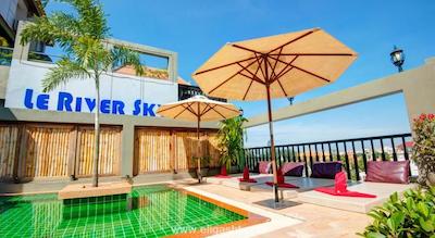 کوئین هتل اند سپا