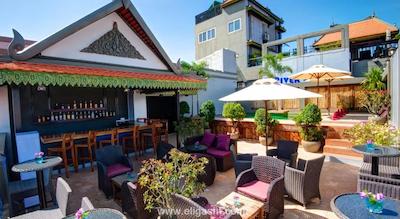 کوئین هتل اند سپا