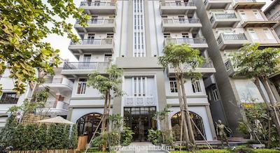 کوئین هتل اند سپا