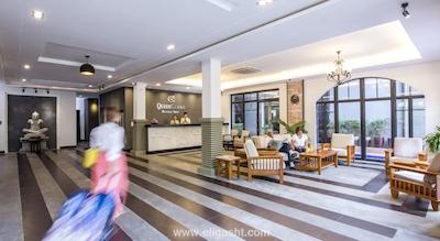 کوئین هتل اند سپا