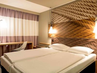 ایبیس ادلیسویل