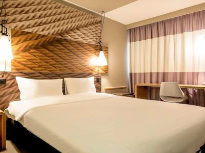 ایبیس ادلیسویل