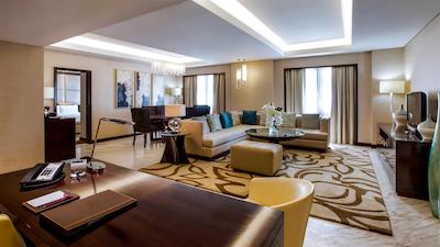 کرون پلازا دبی دیره