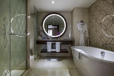 کرون پلازا دبی دیره