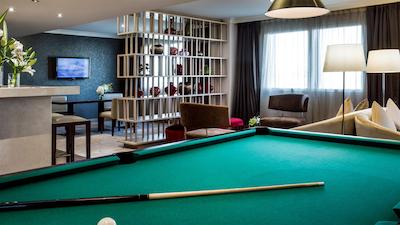 کرون پلازا دبی دیره