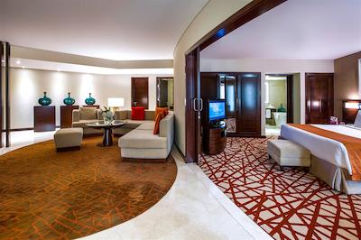 کرون پلازا دبی دیره