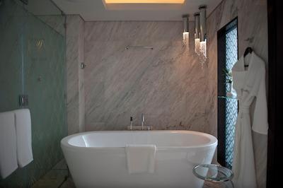 کرون پلازا دبی دیره