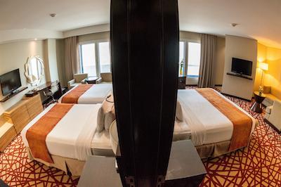 کرون پلازا دبی دیره