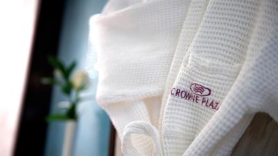 کرون پلازا دبی دیره