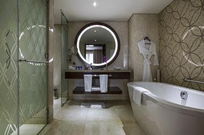 کرون پلازا دبی دیره