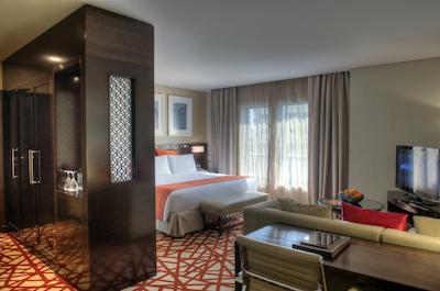 کرون پلازا دبی دیره