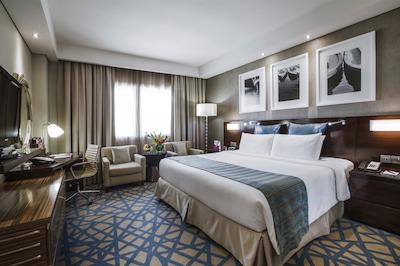 کرون پلازا دبی دیره