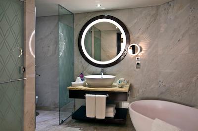 کرون پلازا دبی دیره