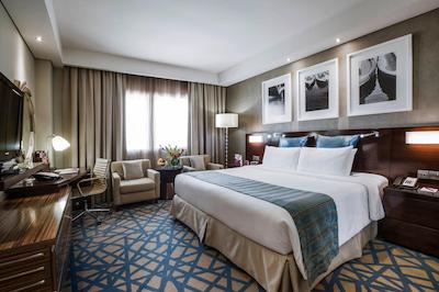 کرون پلازا دبی دیره