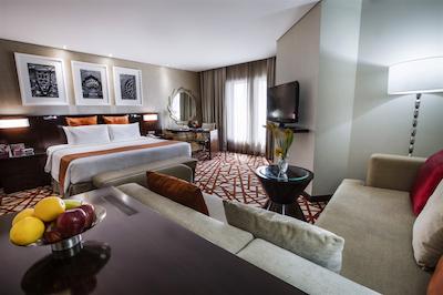 کرون پلازا دبی دیره