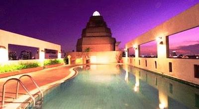 کارنمانی پالاس هتل