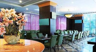 کارنمانی پالاس هتل