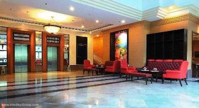 کارنمانی پالاس هتل