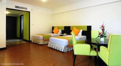 کارنمانی پالاس هتل