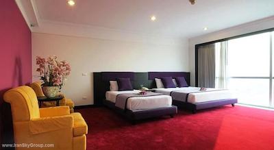 کارنمانی پالاس هتل