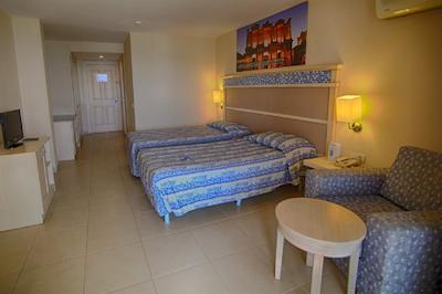 افسیا هالیدی بیچ کلاب