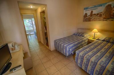 افسیا هالیدی بیچ کلاب