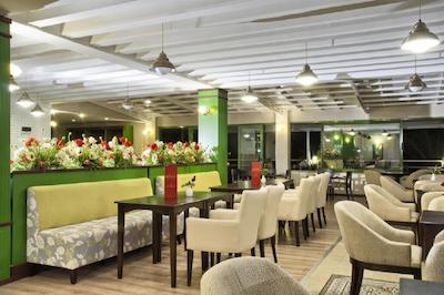 افسیا هالیدی بیچ کلاب