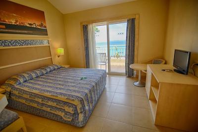 افسیا هالیدی بیچ کلاب