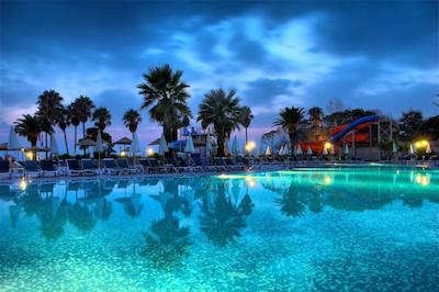 افسیا هالیدی بیچ کلاب