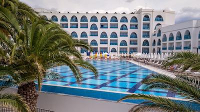 اينفينيتی بای يلکن آکواپارک اند ريزورت کوشي آداسی