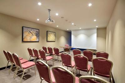 هیلتون باتومی