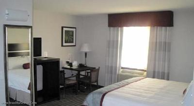 سوپر 8 ساسکاتون وست