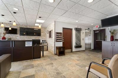 سوپر 8 ساسکاتون وست