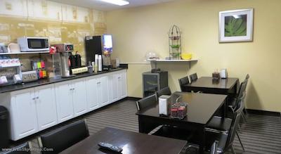 سوپر 8 ساسکاتون وست